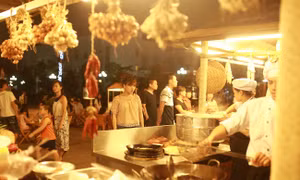 Chợ quê phố biển đón hàng ngàn lượt khách