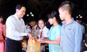 Trung thu 2017: Mang yêu thương đến với trẻ em nghèo 
