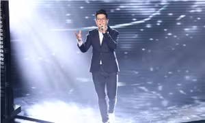 Chung kết The Voice 2017: Ngô Anh Đạt hát 'Hương Ngọc Lan' với bản lĩnh làm mới mọi ca khúc cũ