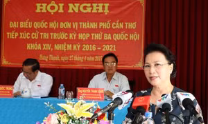 Chủ tịch Quốc hội tiếp xúc cử tri quận Cái Răng, Cần Thơ