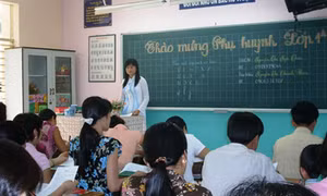 Lạm thu đầu năm học, tại ai?