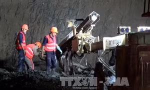 Công trường hầm đường bộ Cù Mông sôi động những ngày giáp Tết 