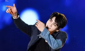 Trước khi chết, Jonghyun của SHINee mặc áo gắn thư tuyệt mệnh của Kurt Cobain