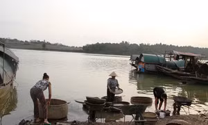 Làng hến bên bờ sông La