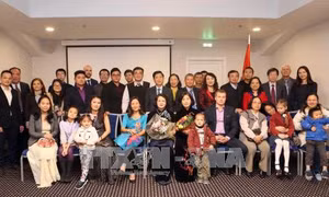Phó Chủ tịch nước gặp mặt cộng đồng người Việt tại Latvia 