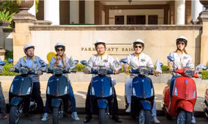 MC Nguyên Khang, diễn viên Dương Tử Quỳnh nhảy Flasmob tuyên truyền cho an toàn giao thông