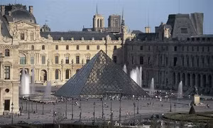 An ninh nổ súng bắn hạ kẻ khả nghi xông vào Bảo tàng Louvre