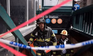 Tàu điện ngầm trật ray ở New York, hàng chục người bị thương