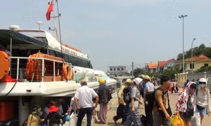 Cạn kiệt nguồn xăng trên đảo Lý Sơn