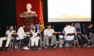 Thân thương giọt máu đào từ những "chiến sĩ" áo trắng 