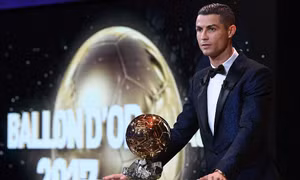 Cận cảnh Ronaldo lần thứ 5 giành Quả bóng vàng