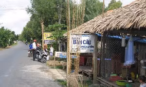 Tiền Giang: Dân lấn đường xây nhà, mở quán