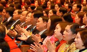 Quan tâm phát triển đội ngũ cán bộ nữ và xóa đói giảm nghèo bền vững