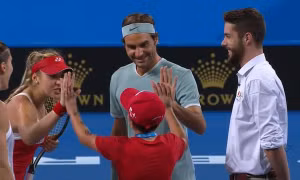 Người hùng Roger Federer khiến khán giả Hopman Cup hết khóc lại cười