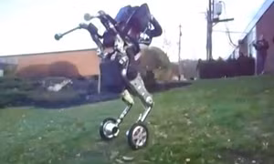 Lần đầu lộ diện siêu robot 2 chân di chuyển như vận động viên uốn dẻo