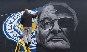 ‘Lọ lem’ Leicester City sa thải ‘bà tiên’ Claudio Ranieri
