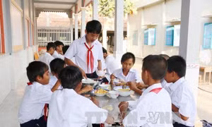 Hỗ trợ học sinh có nguy cơ bỏ học vững bước đến trường