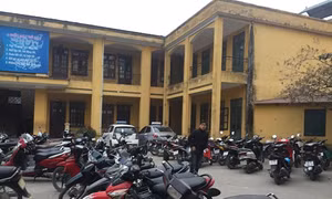 Sau vụ việc trường Nam Trung Yên, quận Cầu Giấy cấm nhận trông giữ xe trong nhà trường