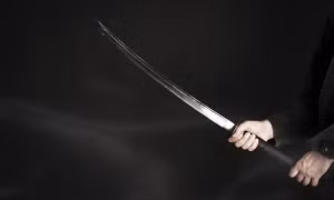 Dùng kiếm giết vợ ngoại tình, xách đầu tới đồn cảnh sát tự thú