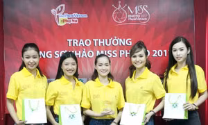 Miss Photo 2017: Trao thưởng top 6 tháng 7 màu Xanh lá