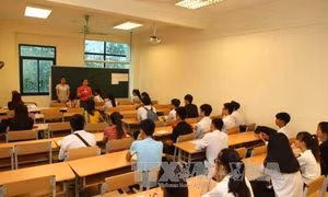 Xử lý nhanh vụ học sinh 'tố' giám thị coi thi chép bài cho học sinh