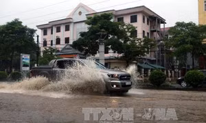 Đêm 15/8, mưa dông diện rộng khắp cả ba miền 