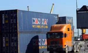 Hai thùng container trị giá 1,3 tỷ đồng bỗng nhiên 'bốc hơi'