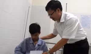 Thông tin chính thức vụ tượng đài đổ gây thương tích cho một bé trai