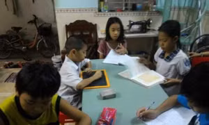 Cô giáo 33 năm dạy miễn phí cho học trò nghèo
