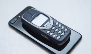 Điện thoại 'cục gạch' của Nokia 'cháy hàng' ngày trở lại