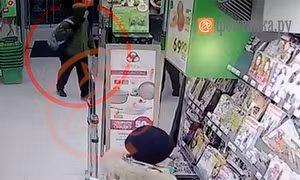 Clip nghi phạm đánh bom ở St. Petersburg vờ xem hàng rồi bỏ lại ba lô thuốc nổ