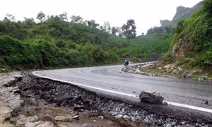 Dự án đường Hồ Chí Minh qua Bắc Kạn thi công cầm chừng vì sụt trượt 