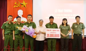 Bắc Ninh: Thưởng 'nóng' lực lượng công an phá nhanh vụ án dùng súng cướp tài sản 