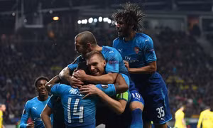 Arsenal ‘dạo chơi’ tại Europa League