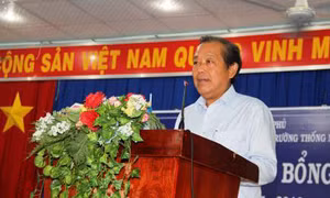 Phó Thủ tướng Trương Hòa Bình tặng quà học sinh nghèo hiếu học tại Vĩnh Phúc 
