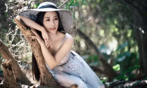 Vợ ca sĩ Việt Hoàn gây bất ngờ với giọng hát trữ tình