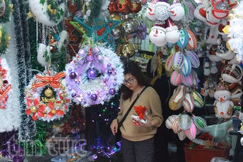 Hà Nội náo nhiệt chuẩn bị Noel sớm ảnh 3