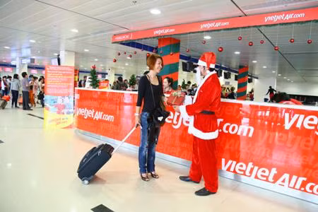 Mở hộp quà khổng lồ, đón Giáng sinh và năm mới an lành cùng Vietjet ảnh 1