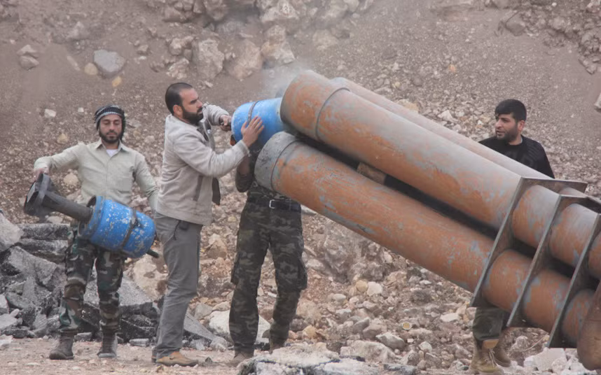 Độc đáo dàn vũ khí tự chế của phe nổi dậy Syria ảnh 1