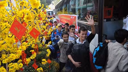 Hỗ trợ vé xe Tết cho sinh viên, công nhân ảnh 1