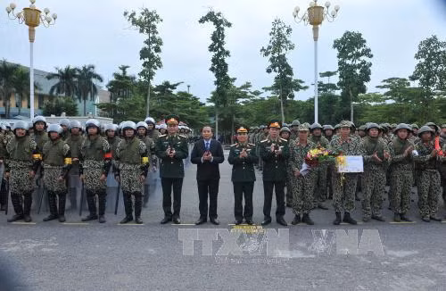 Đặc công Việt Nam diễn tập chống khủng bố, giải cứu con tin ảnh 1