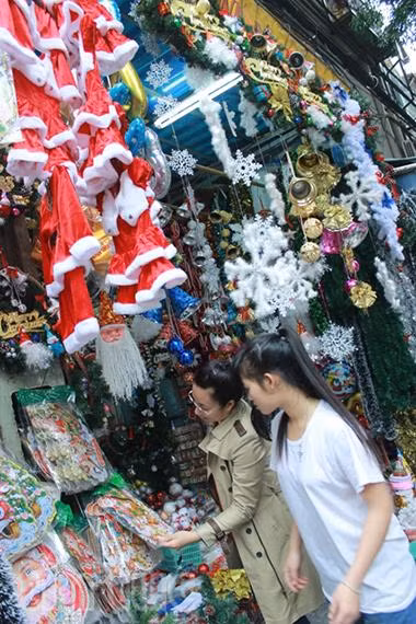 Hà Nội náo nhiệt chuẩn bị Noel sớm ảnh 1