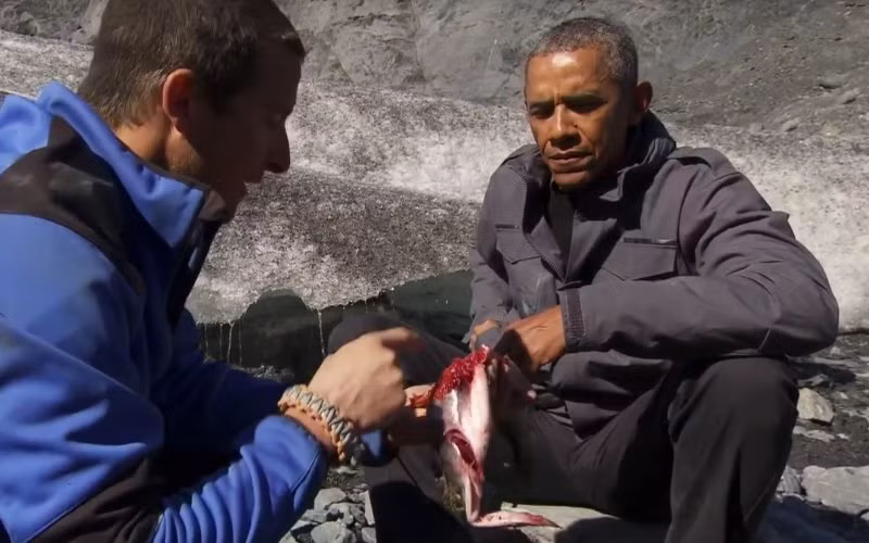 Ông Obama từ chối uống… nước tiểu trong show thực tế ảnh 2