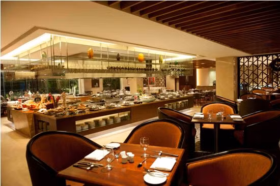 "Dấu ấn 5 năm" với Khách sạn Crowne Plaza West Hanoi ảnh 2