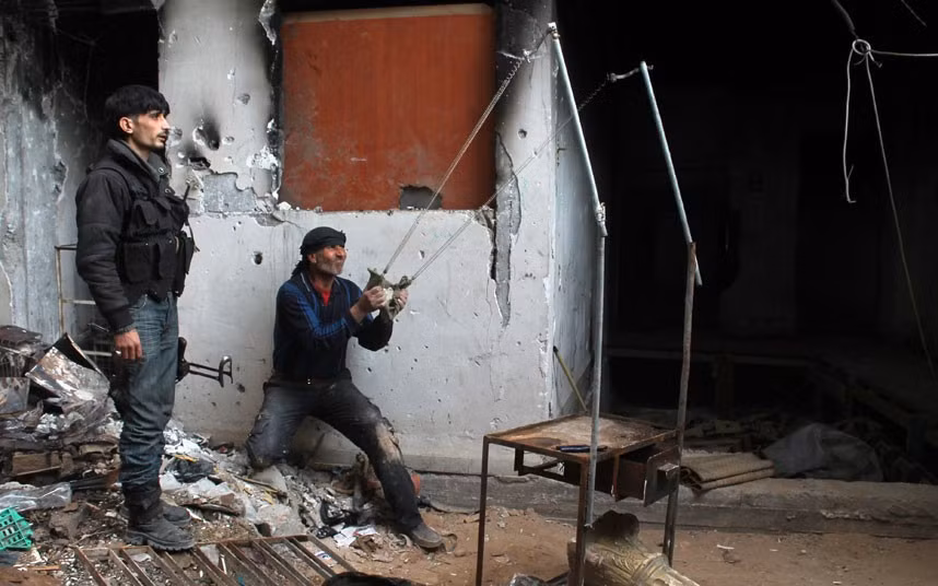 Độc đáo dàn vũ khí tự chế của phe nổi dậy Syria ảnh 5