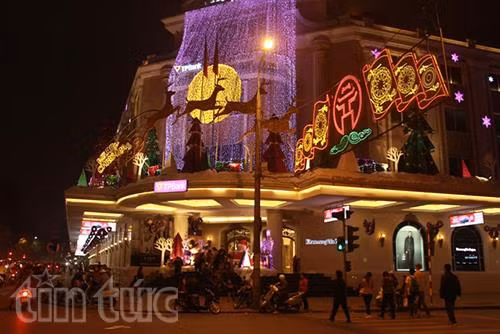 Hà Nội náo nhiệt chuẩn bị Noel sớm ảnh 7