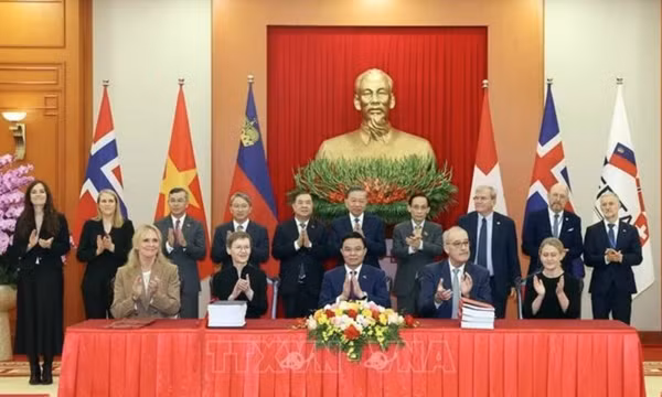 Tin nóng trong nước ngày 18/10/2026