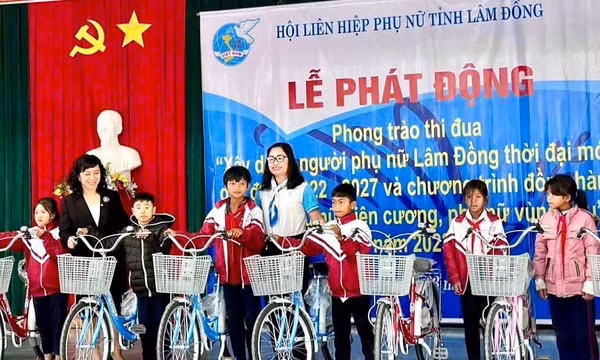 Giúp thế hệ trẻ dân tộc thiểu số tự giác sống theo pháp luật
