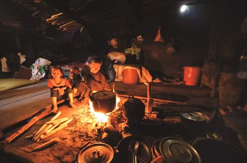 Đàn bà Hà Nhì phải ở nhà giữ lửa