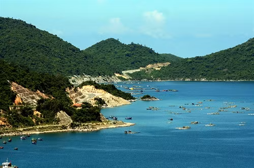 Hai vịnh biển ở Khánh Hòa